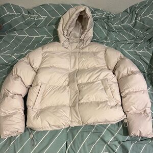 Nike Women’s Cream Puffer Jacket NWOT size XS